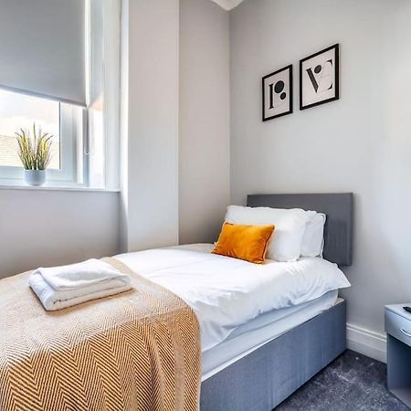 Kali Apartment - Spacious 3 Bed Apartment In Wishaw Wishaw  Esterno foto