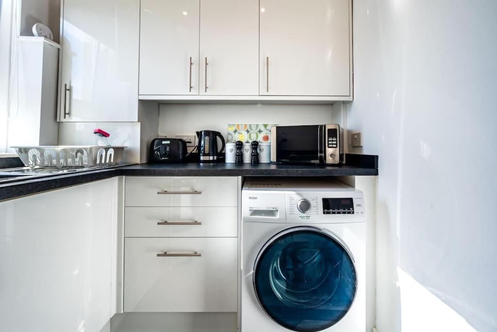 Kali Apartment - Spacious 3 Bed Apartment In Wishaw Wishaw  Esterno foto