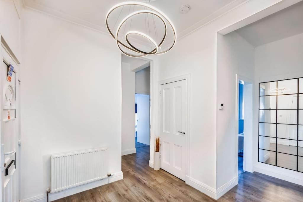 Kali Apartment - Spacious 3 Bed Apartment In Wishaw Wishaw  Esterno foto
