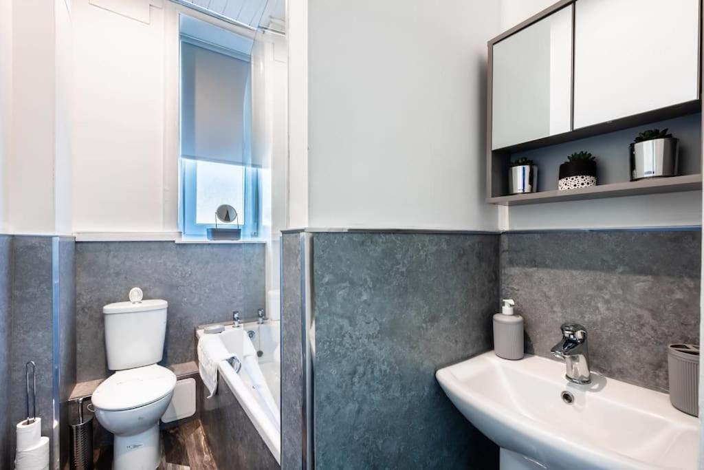 Kali Apartment - Spacious 3 Bed Apartment In Wishaw Wishaw  Esterno foto