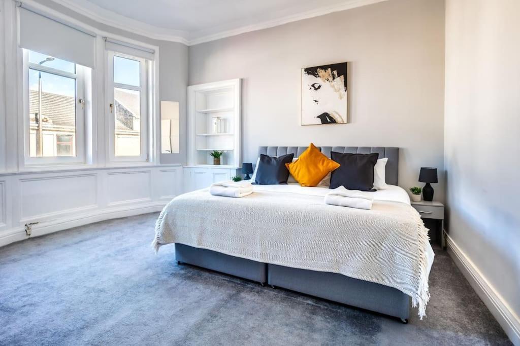 Kali Apartment - Spacious 3 Bed Apartment In Wishaw Wishaw  Esterno foto