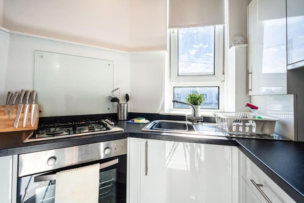 Kali Apartment - Spacious 3 Bed Apartment In Wishaw Wishaw  Esterno foto