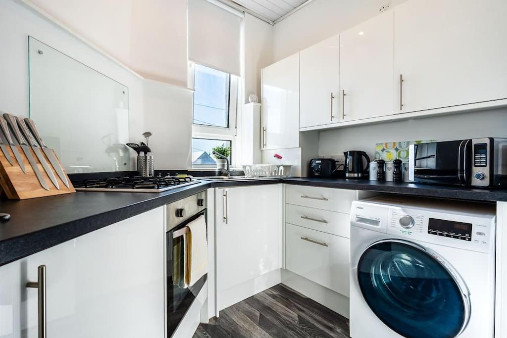 Kali Apartment - Spacious 3 Bed Apartment In Wishaw Wishaw  Esterno foto